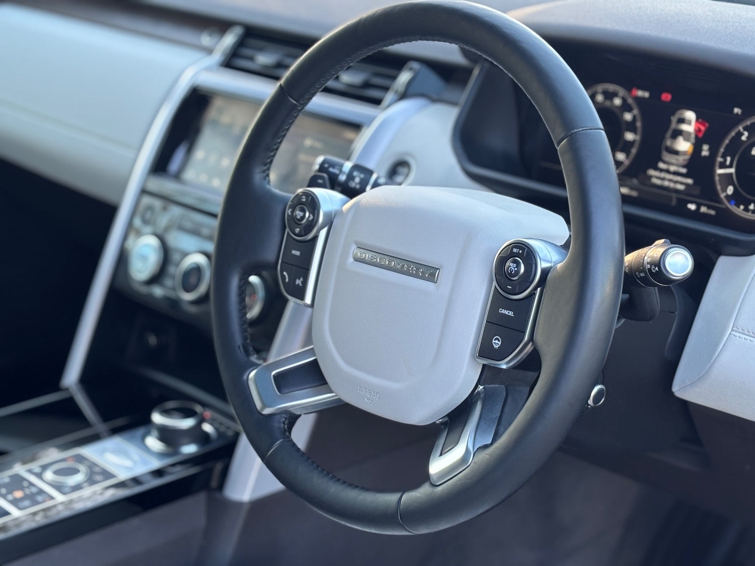 Used Land Rover Discovery 2018 for sale - 76707408: Photo 9