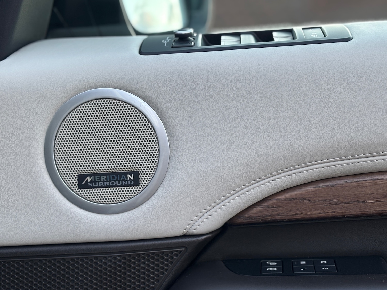 Used Land Rover Discovery 2017 for sale - 76643784: Photo 13