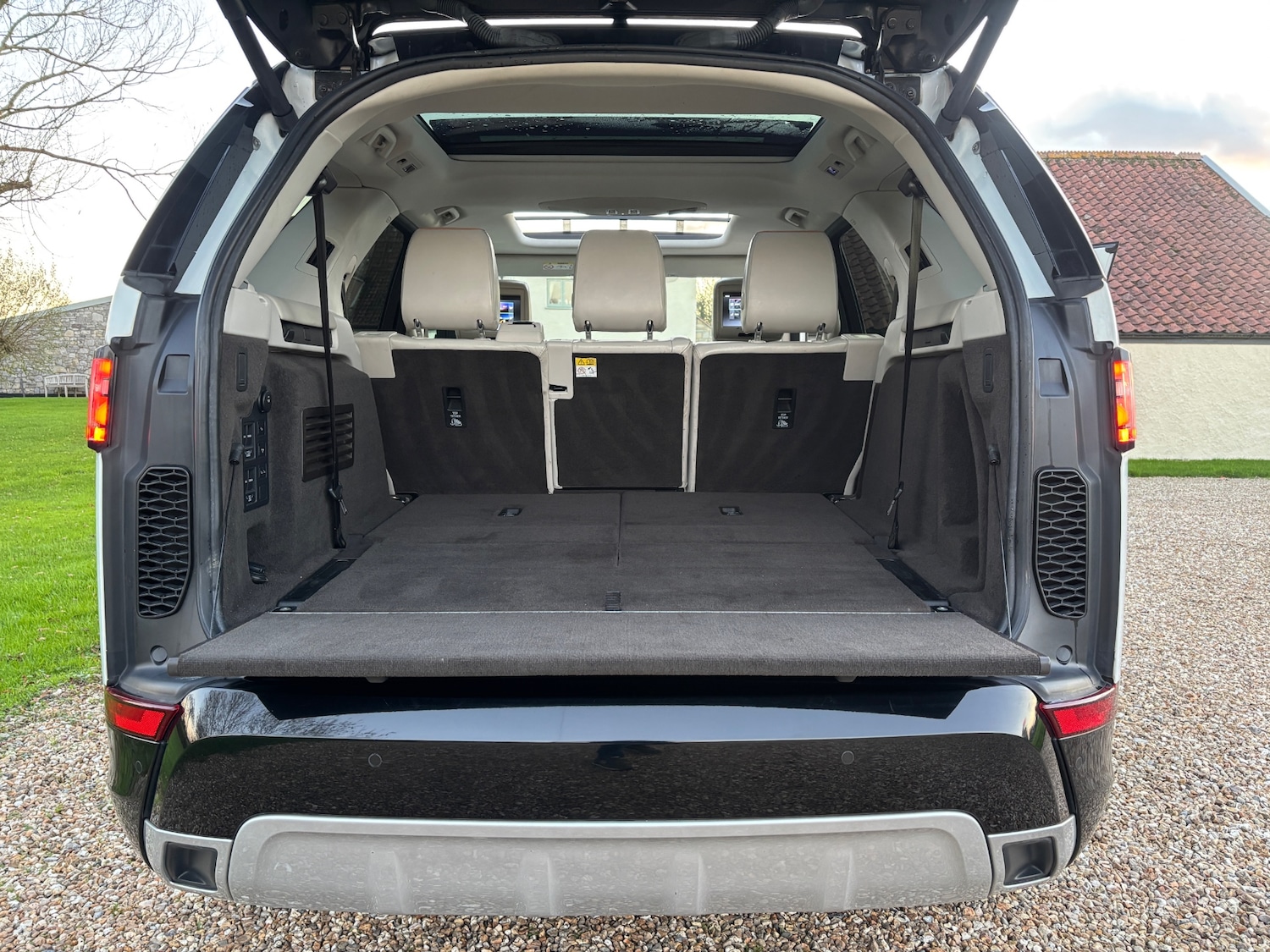 Used Land Rover Discovery 2017 for sale - 76643784: Photo 21