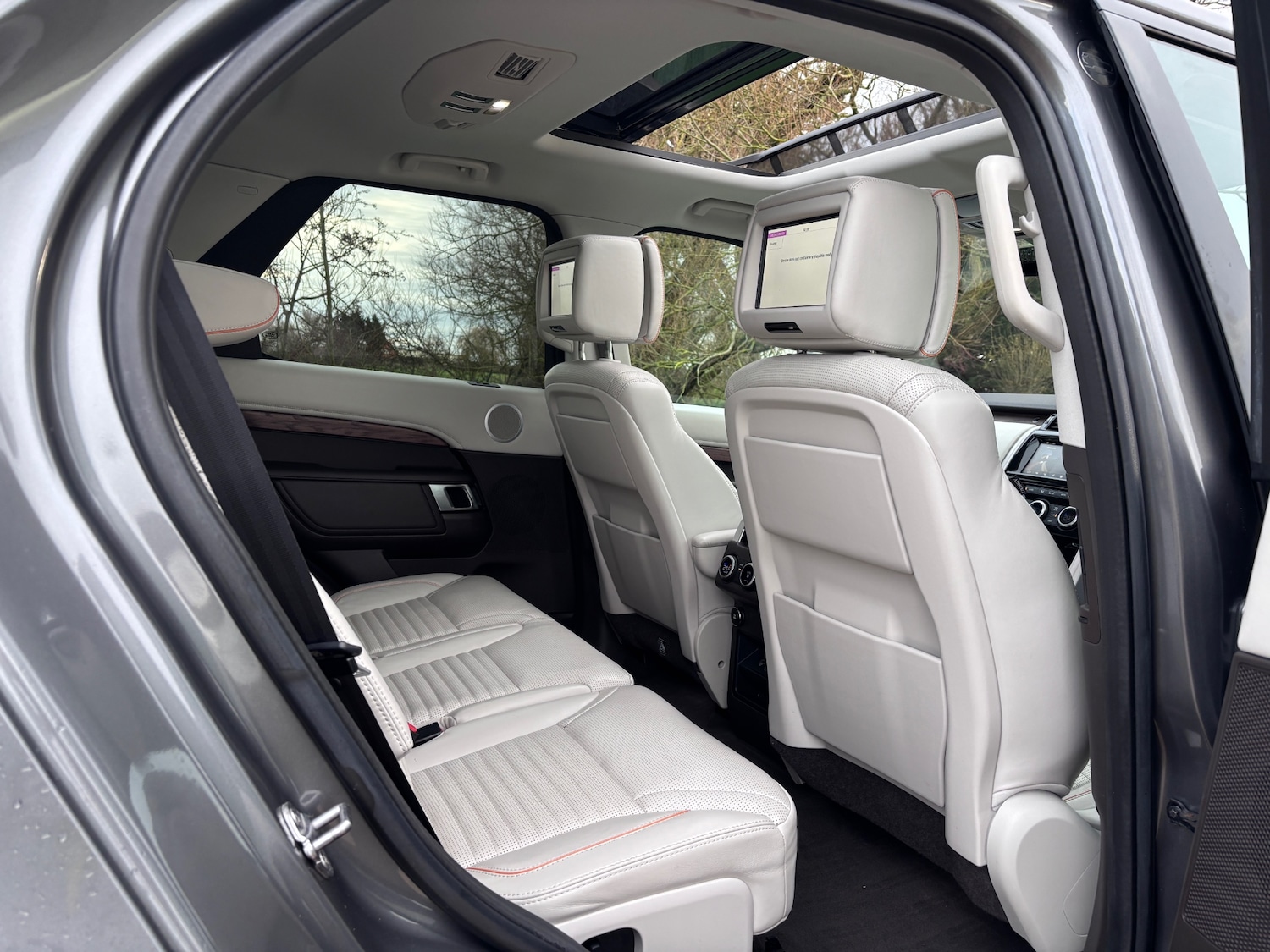 Used Land Rover Discovery 2018 for sale - 77983383: Photo 11