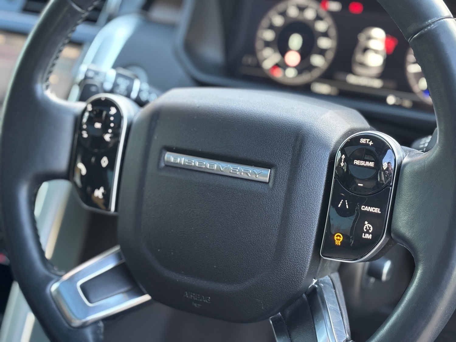 Used Land Rover Discovery 2018 for sale - 76643777: Photo 11