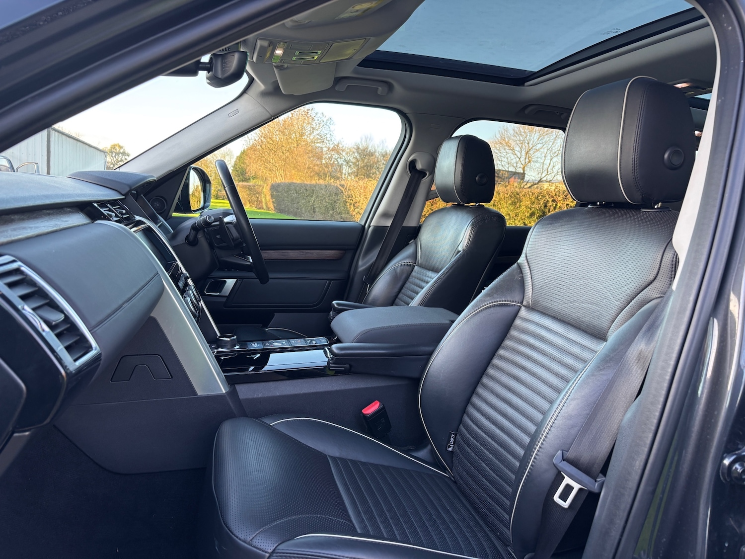 Used Land Rover Discovery 2018 for sale - 76643777: Photo 16