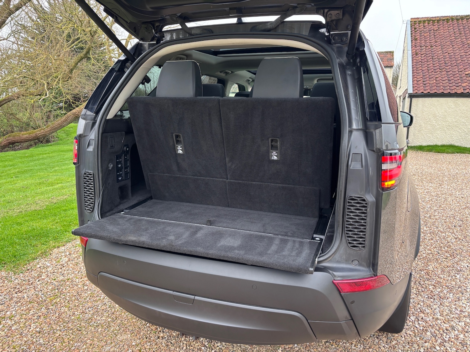 Used Land Rover Discovery 2019 for sale - 77796810: Photo 11