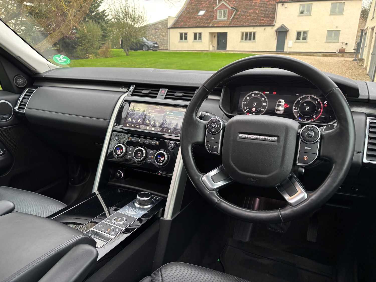 Used Land Rover Discovery 2018 for sale - 76471372: Photo 11