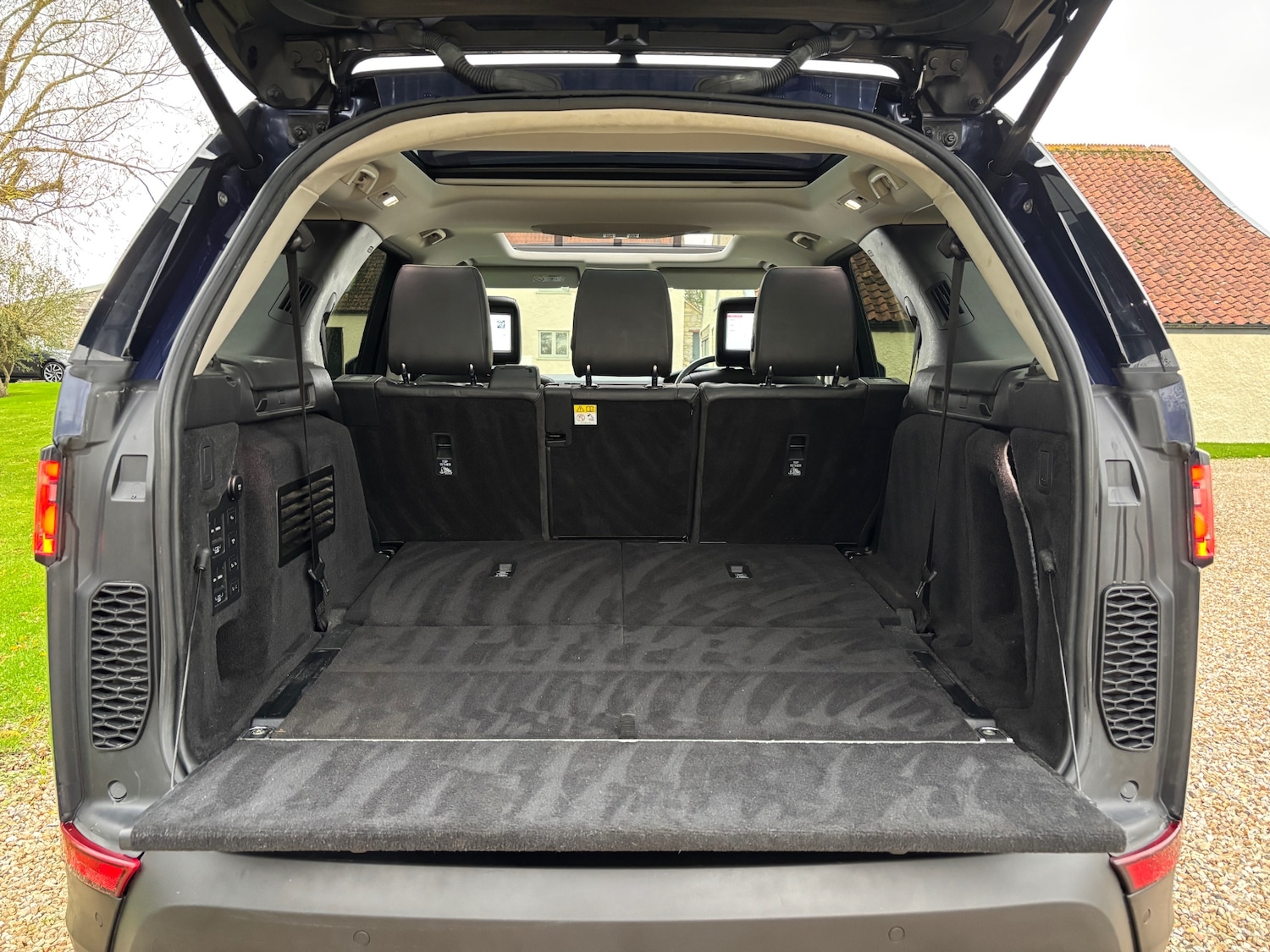 Used Land Rover Discovery 2018 for sale - 76471372: Photo 16