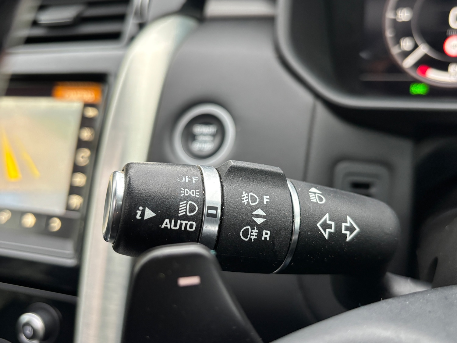 Used Land Rover Discovery 2018 for sale - 76471372: Photo 24