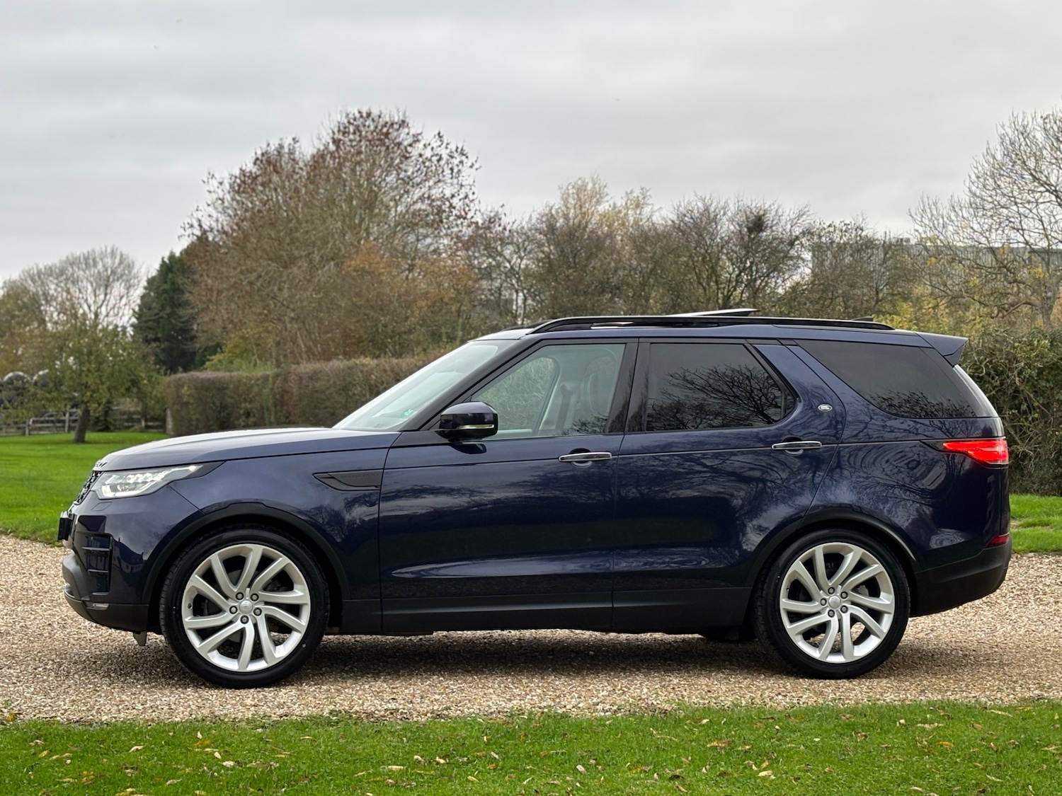 Used Land Rover Discovery 2018 for sale - 76471372: Photo 3