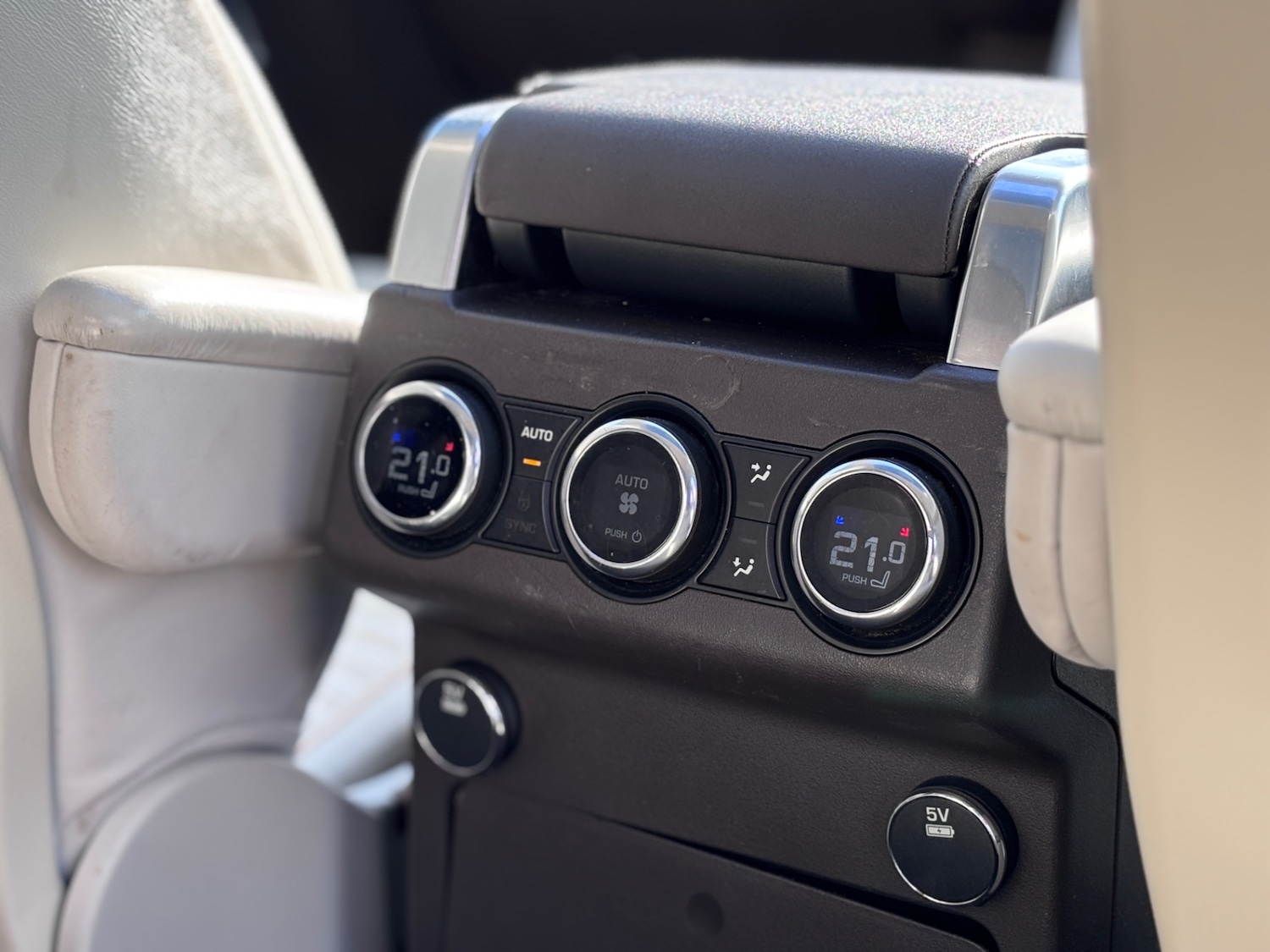 Used Land Rover Discovery 2017 for sale - 77666371: Photo 12