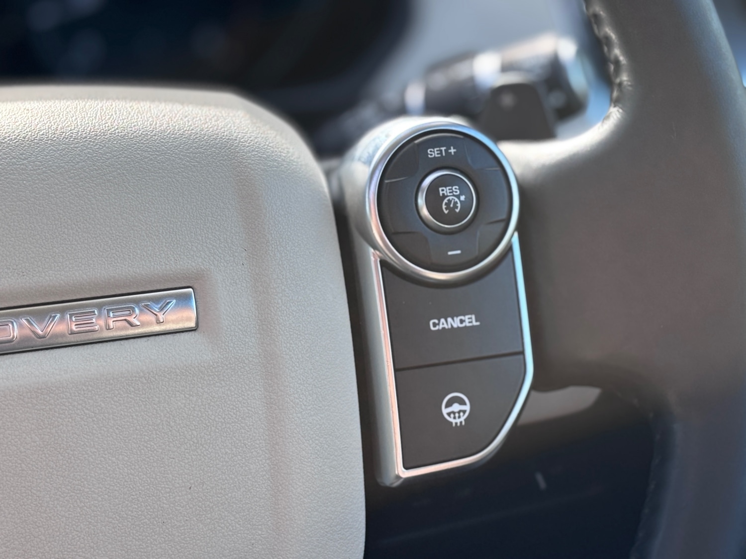 Used Land Rover Discovery 2017 for sale - 77666371: Photo 15