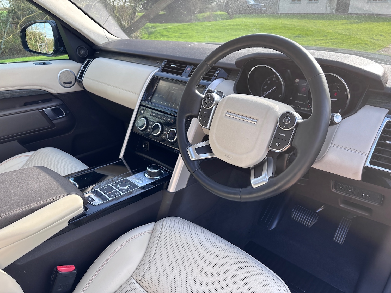 Used Land Rover Discovery 2017 for sale - 77666371: Photo 9