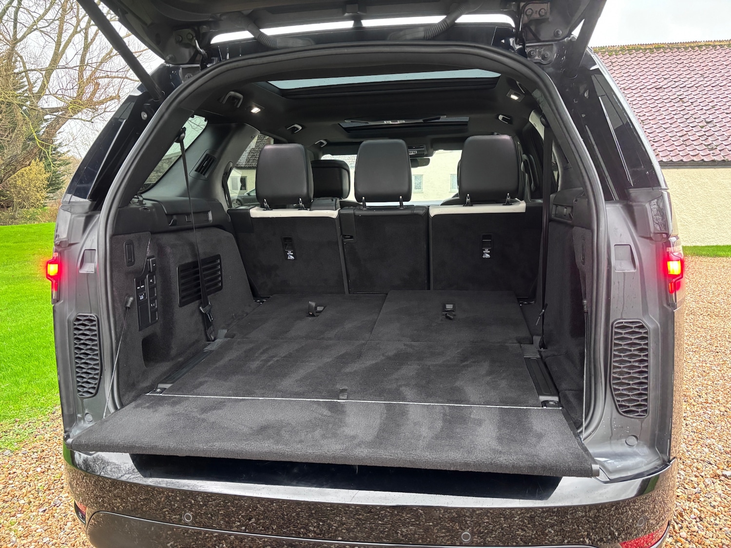 Used Land Rover Discovery 2021 for sale - 76889044: Photo 16