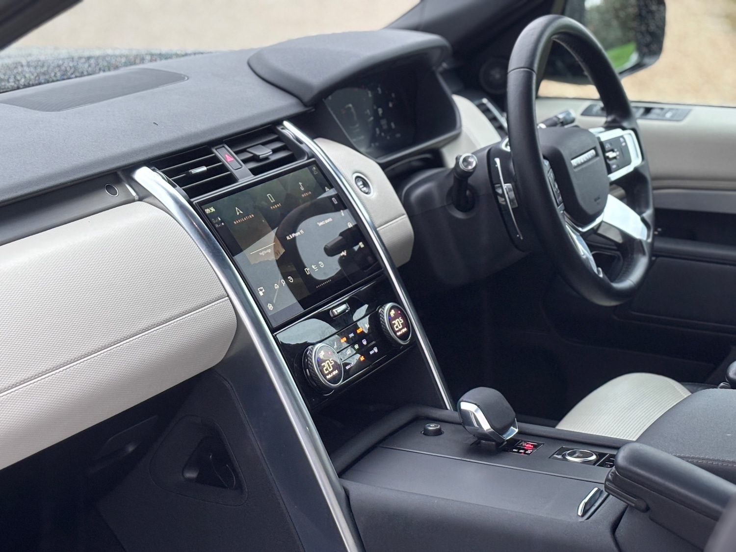 Used Land Rover Discovery 2021 for sale - 76889044: Photo 17