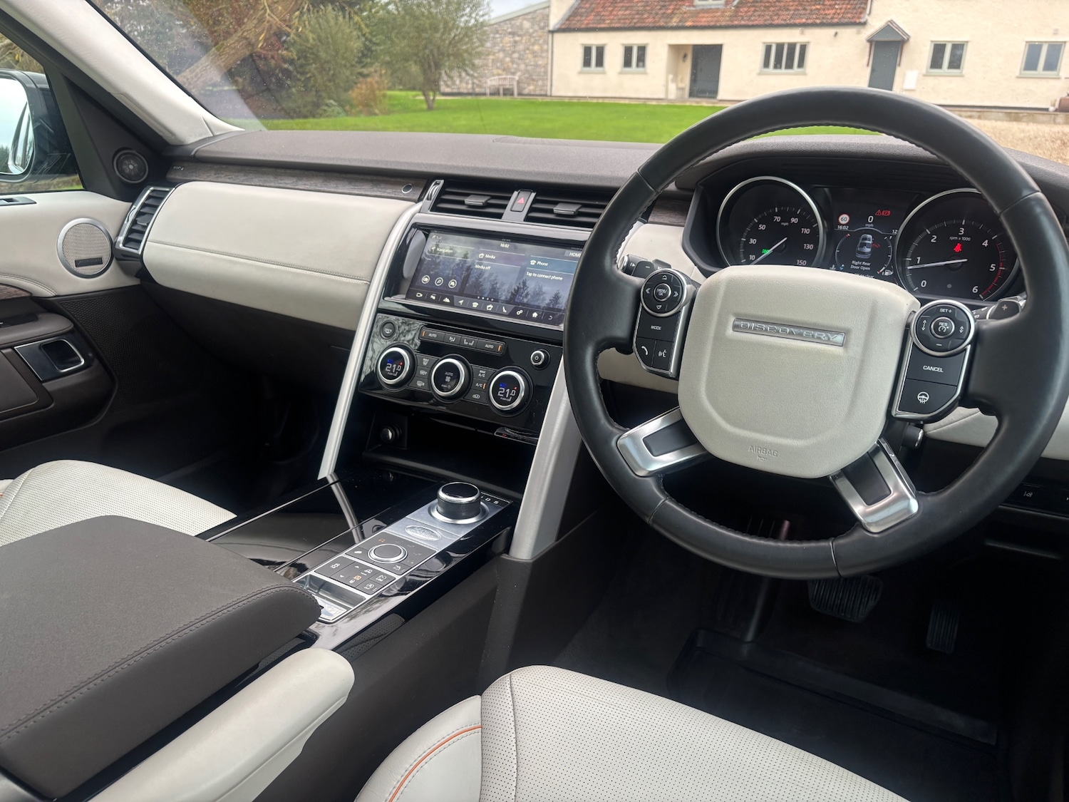 Used Land Rover Discovery 2017 for sale - 76387505: Photo 12