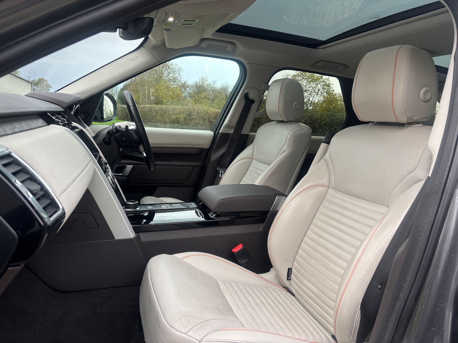 Used Land Rover Discovery 2017 for sale - 76387505: Photo 16