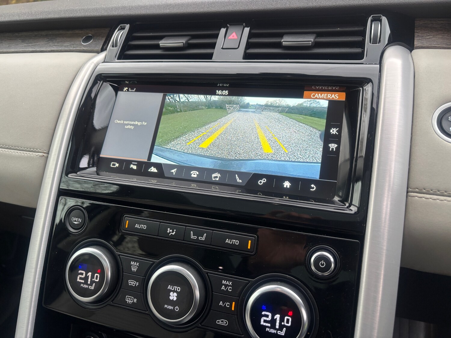 Used Land Rover Discovery 2017 for sale - 76387505: Photo 22