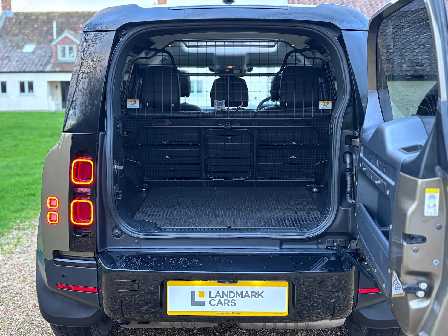 Used Land Rover Defender 2020 for sale - 77694544: Photo 13