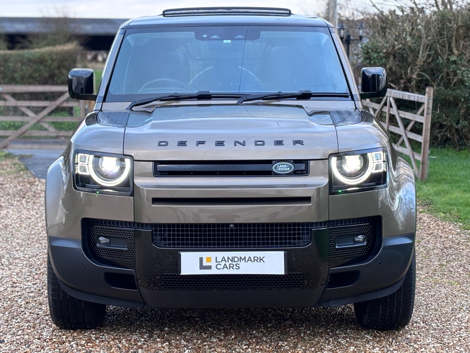 Used Land Rover Defender 2020 for sale - 77694544: Photo 2