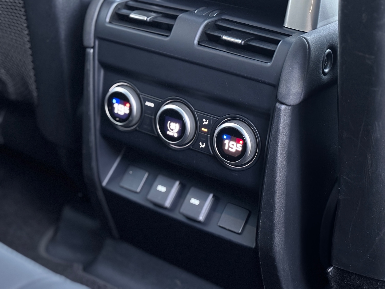 Used Land Rover Defender 2023 for sale - 77989858: Photo 11