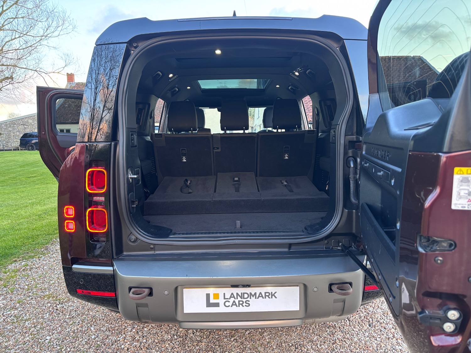 Used Land Rover Defender 2023 for sale - 77989858: Photo 12