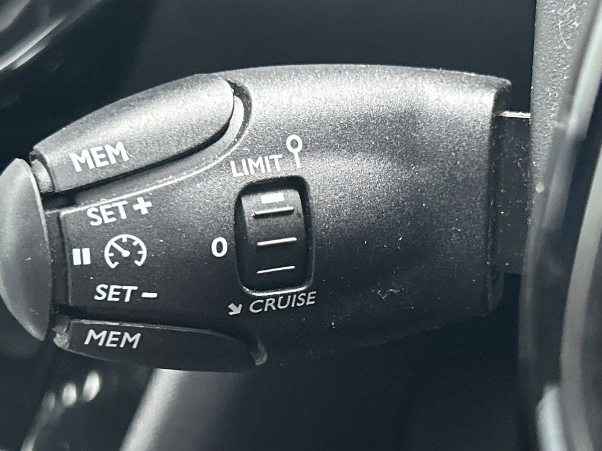 Used Peugeot 2008 2023 for sale - 77180232: Photo 39