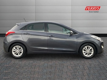 Used Hyundai i30 2015 for sale - 76462305: Photo