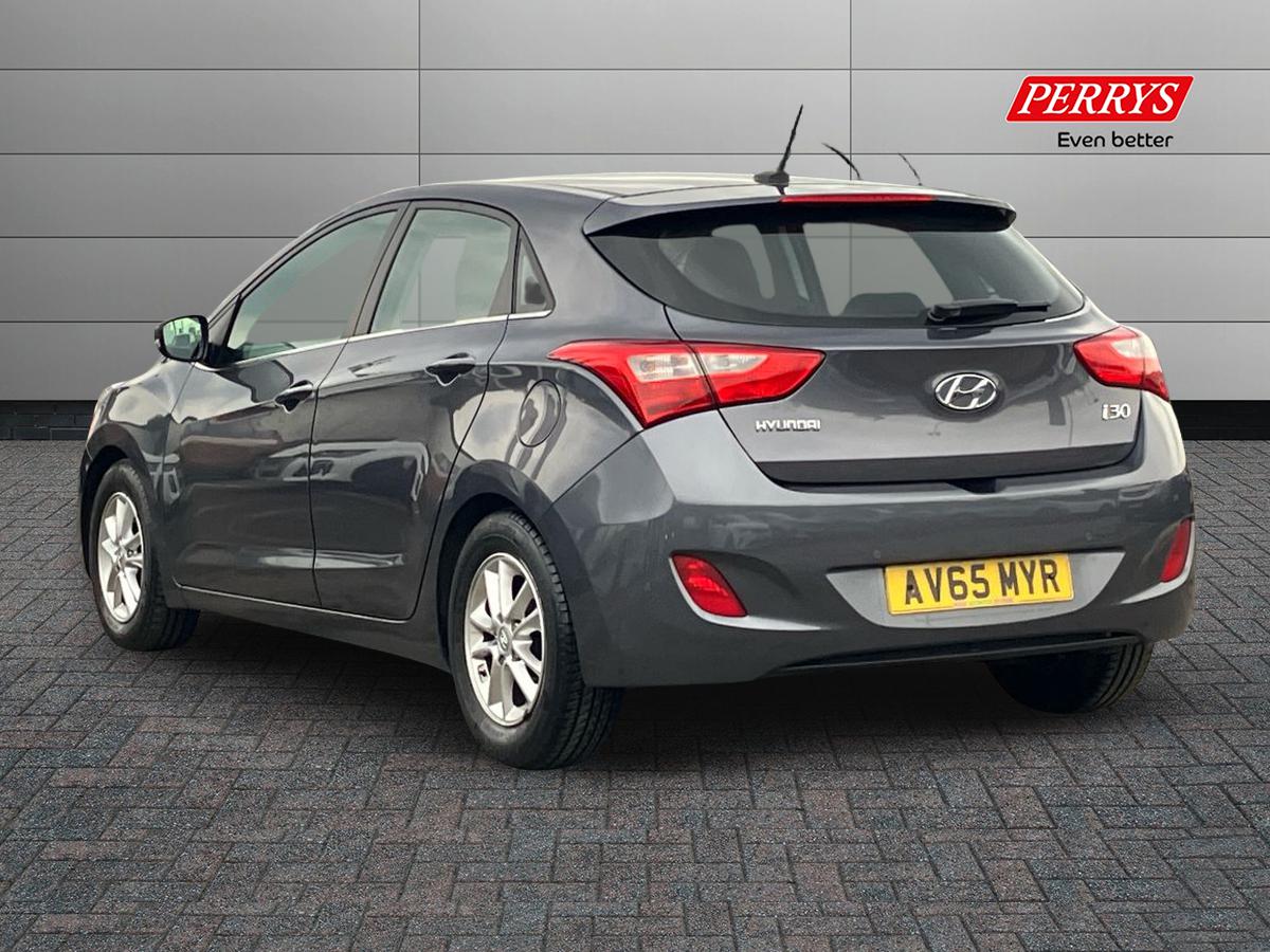 Used Hyundai i30 2015 for sale - 76611995: Photo 2