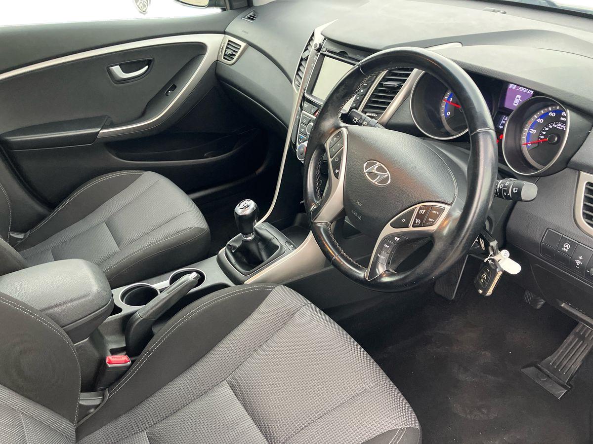 Used Hyundai i30 2015 for sale - 76611995: Photo 8