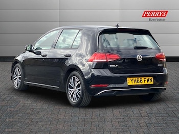 Used Volkswagen Golf 2018 for sale - 75711259: Photo