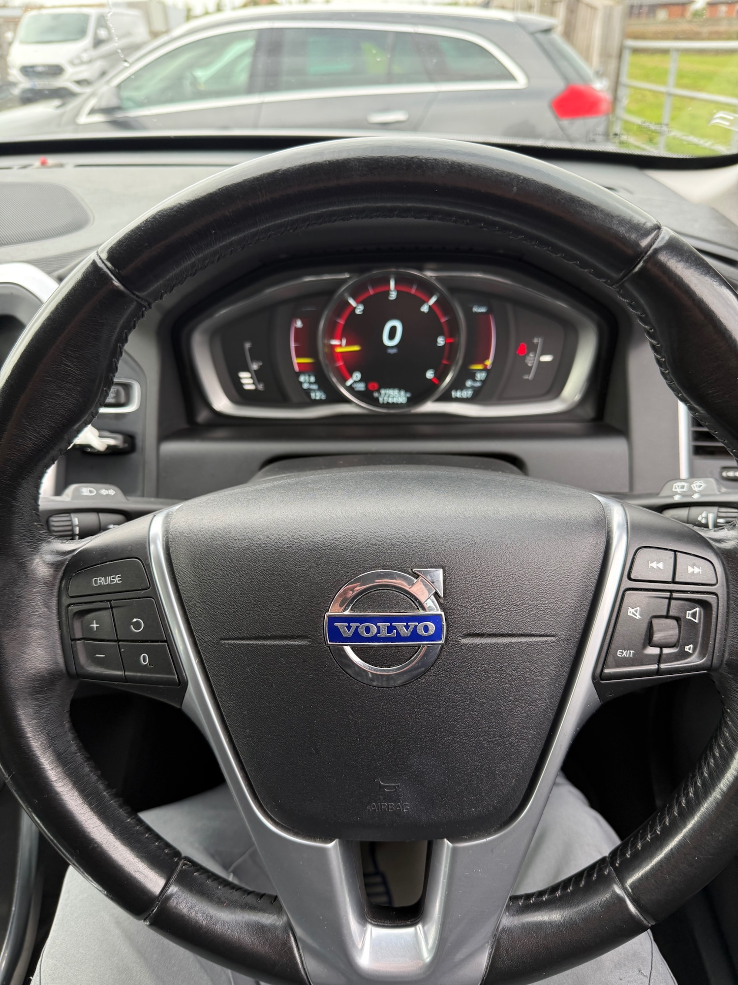 Used Volvo XC60 2015 for sale - 76428319: Photo 14