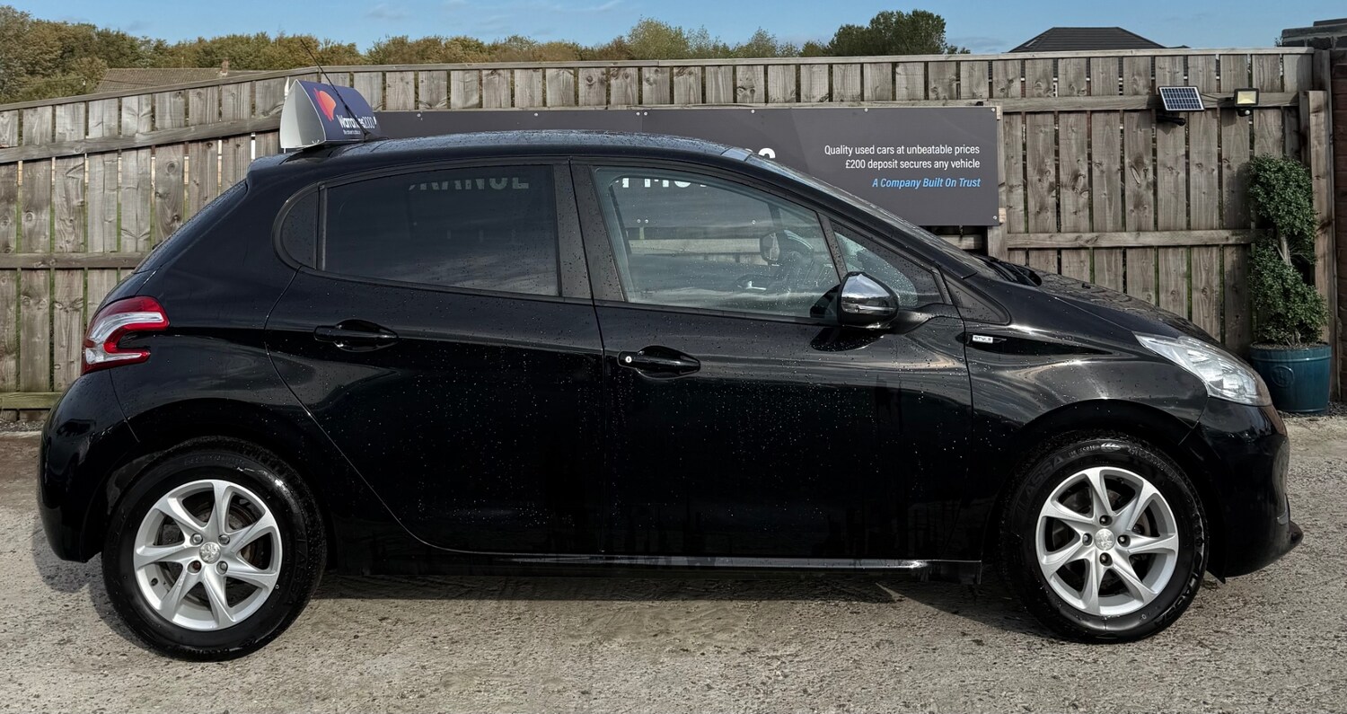 Used Peugeot 208 2015 for sale - 76234466: Photo 3