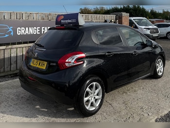 Used Peugeot 208 2015 for sale - 76234466: Photo