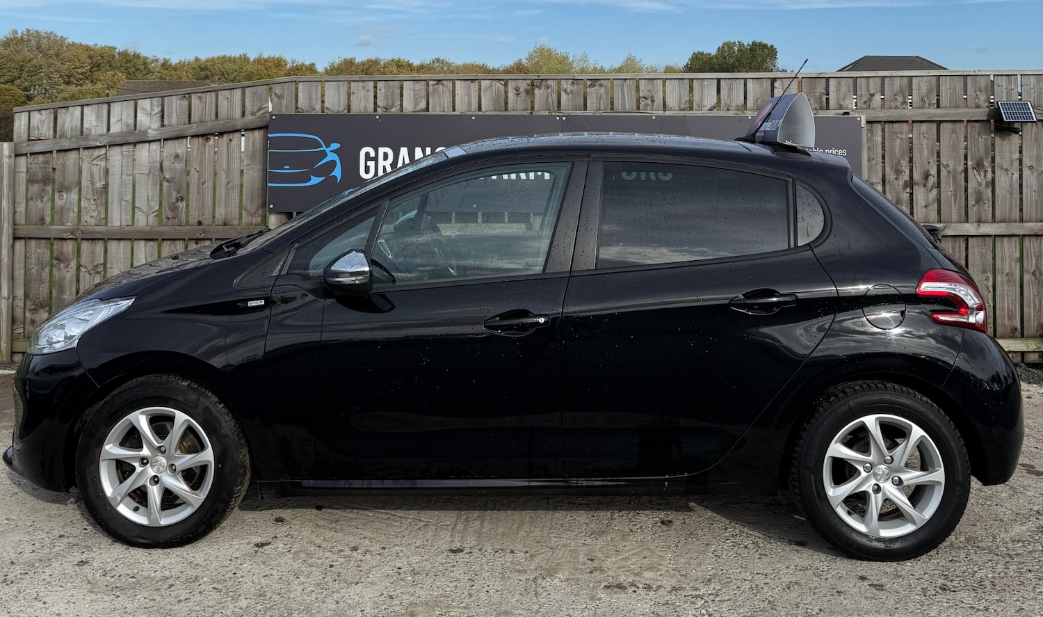 Used Peugeot 208 2015 for sale - 76234466: Photo 7