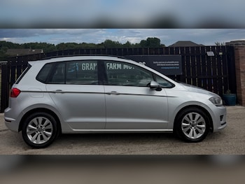 Used Volkswagen Golf SV 2015 for sale - 79384007: Photo