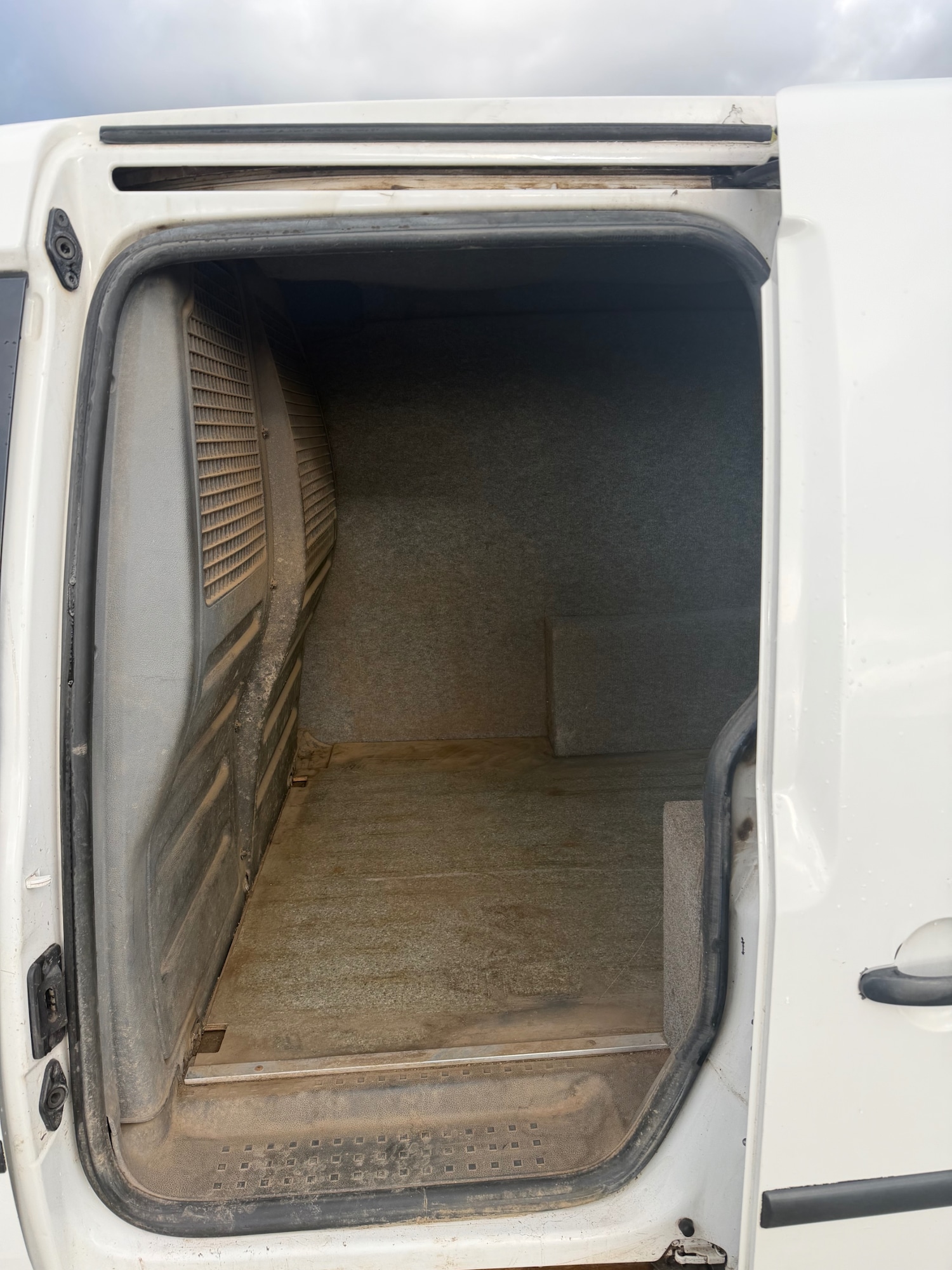 Used Volkswagen Caddy 2011 for sale - 77622581: Photo 13