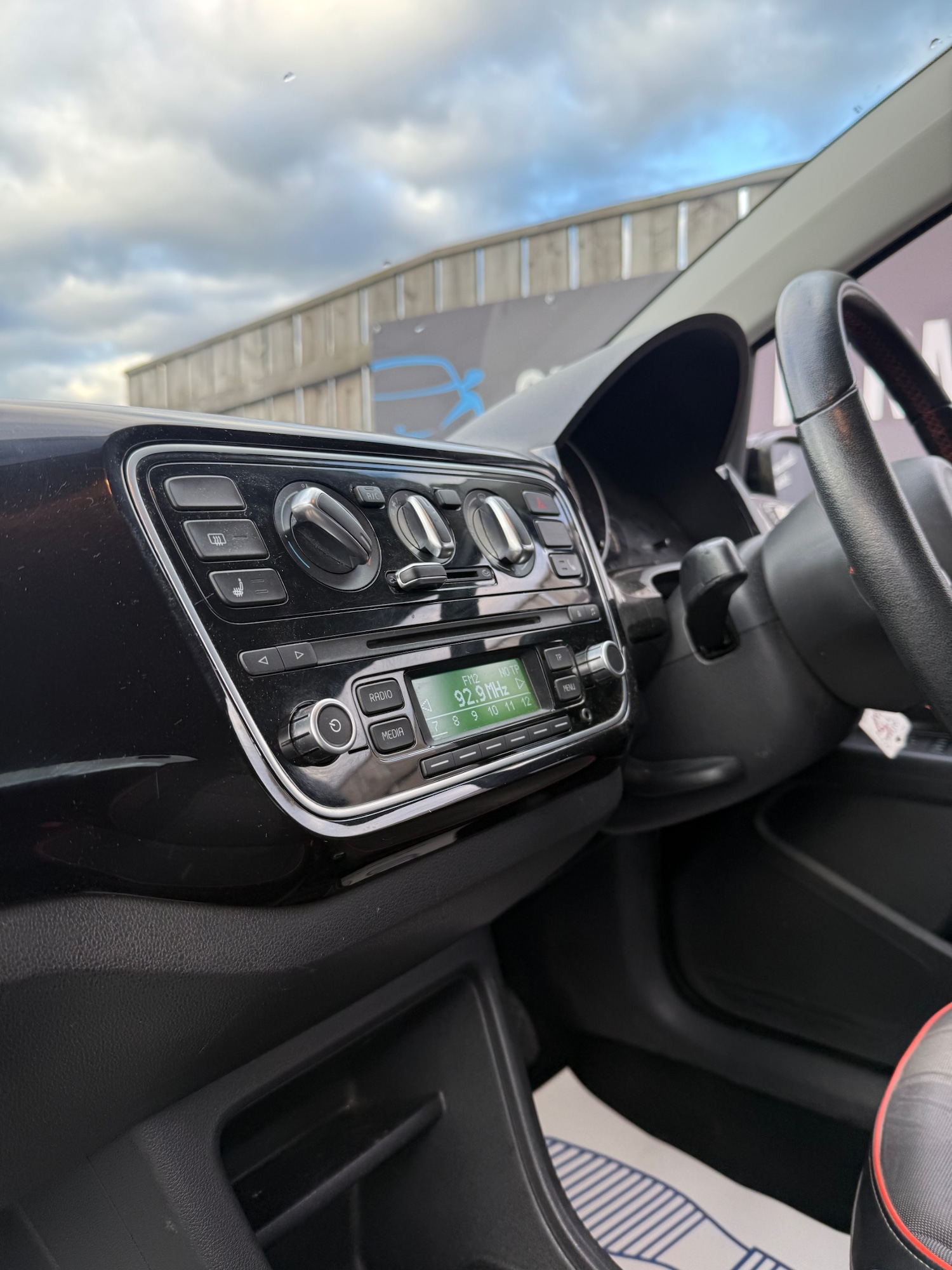 Used Volkswagen up! 2013 for sale - 76346948: Photo 11