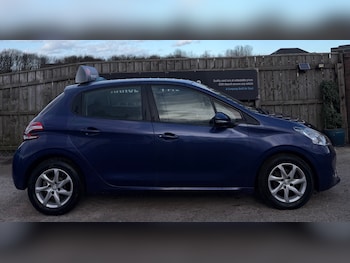 Used Peugeot 208 2014 for sale - 77833608: Photo