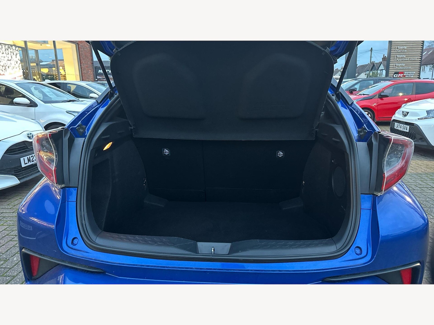 Used Toyota C-HR 2019 for sale - 76381276: Photo 16