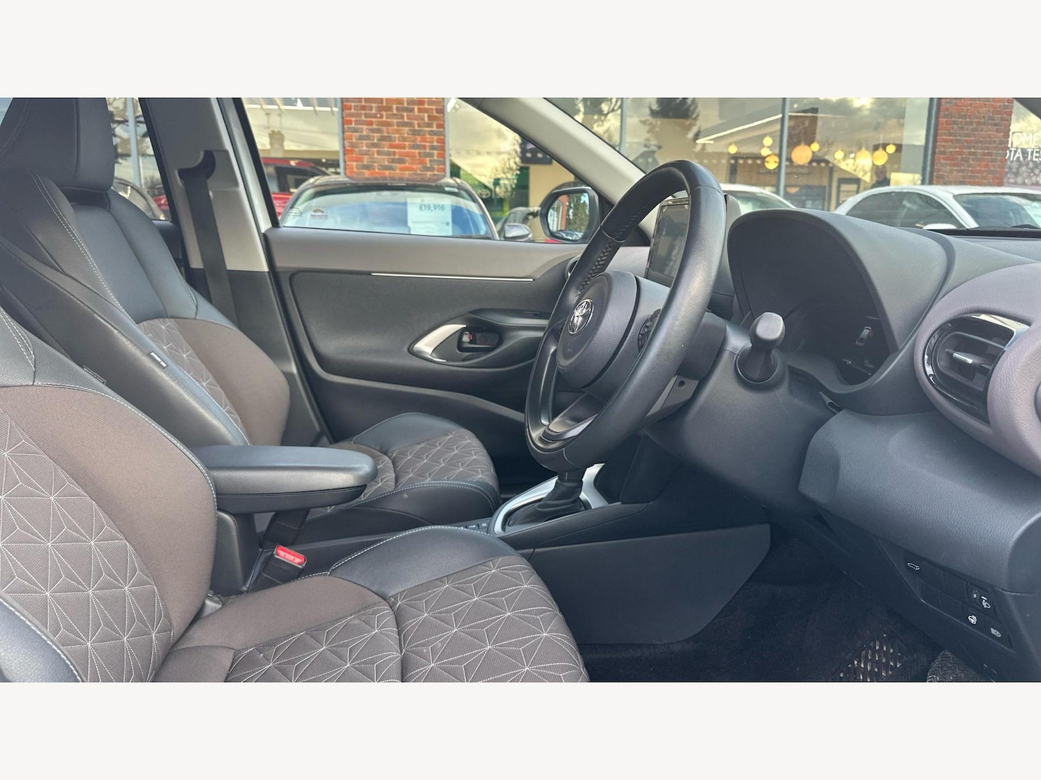 Used Toyota Yaris Cross 2023 for sale - 76584971: Photo 13