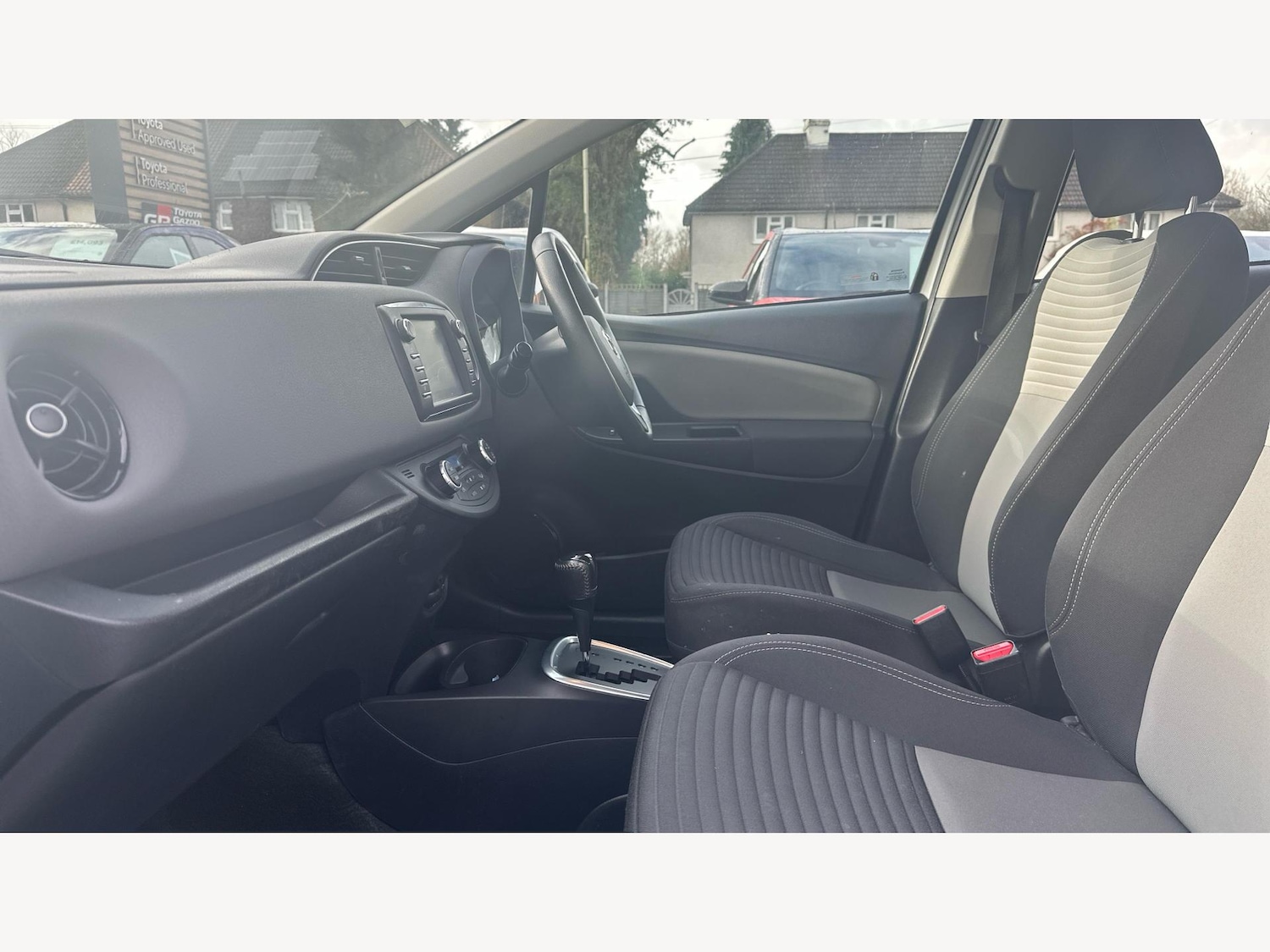 Used Toyota Yaris 2018 for sale - 77537209: Photo 12