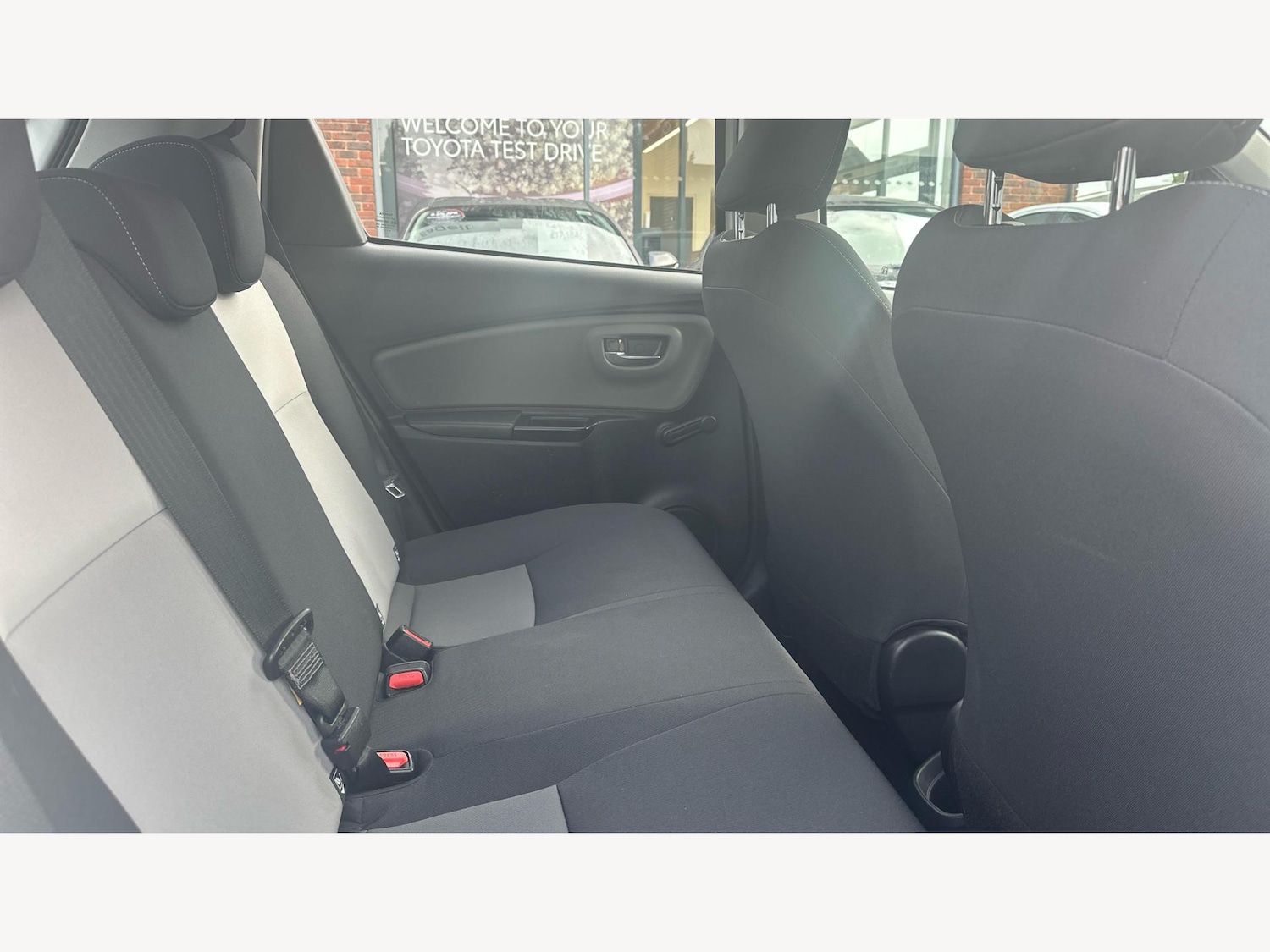 Used Toyota Yaris 2018 for sale - 77537209: Photo 14