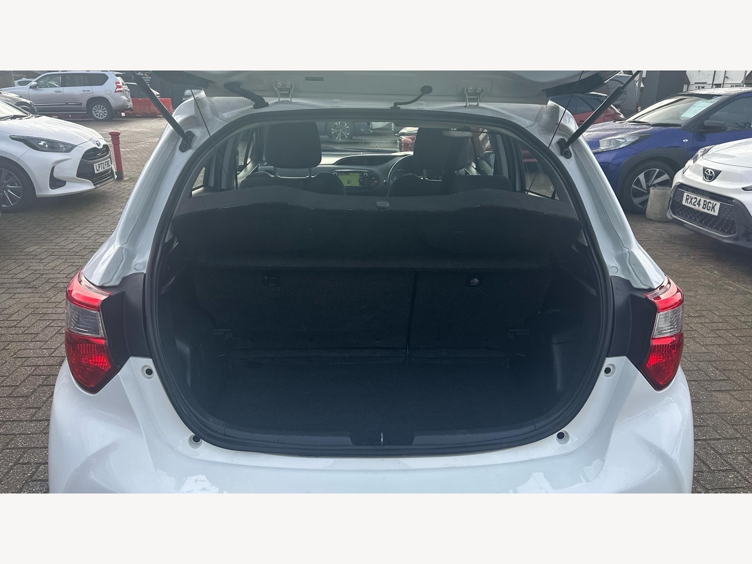 Used Toyota Yaris 2018 for sale - 77537209: Photo 16