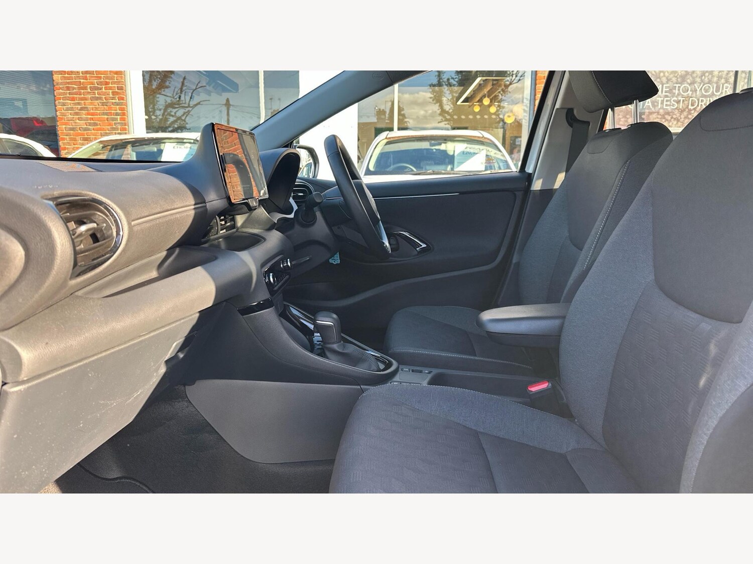 Used Toyota Yaris for sale - 77306201: Photo 12