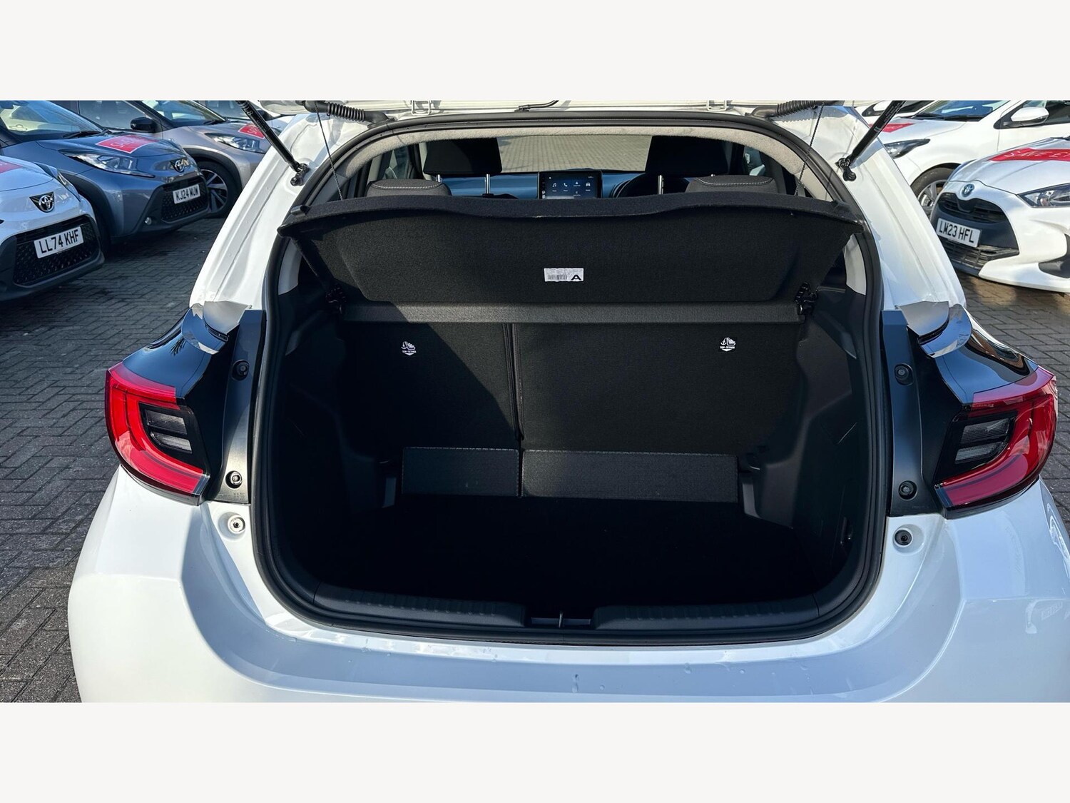 Used Toyota Yaris for sale - 77306201: Photo 16