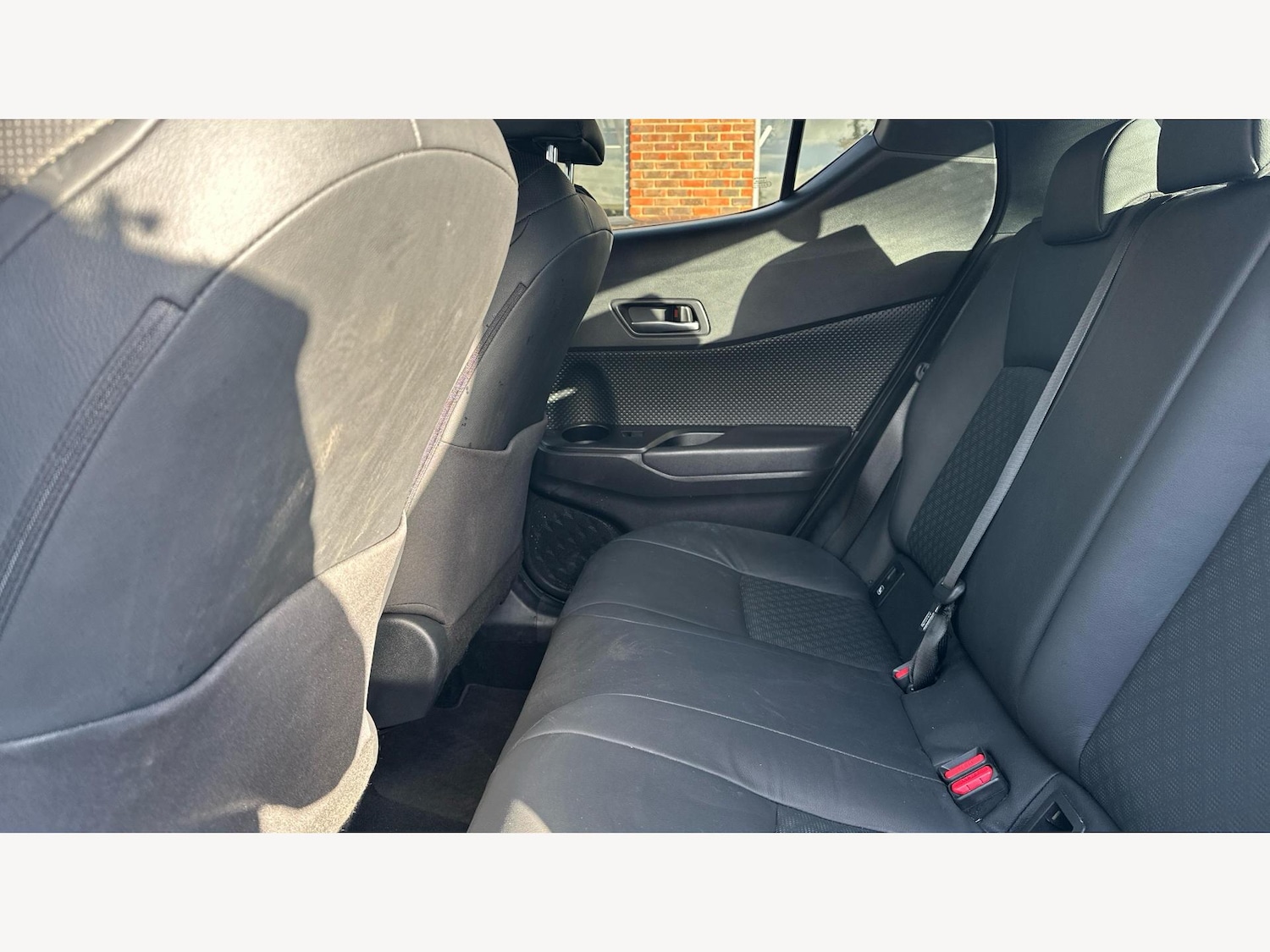 Used Toyota C-HR 2023 for sale - 76866471: Photo 15