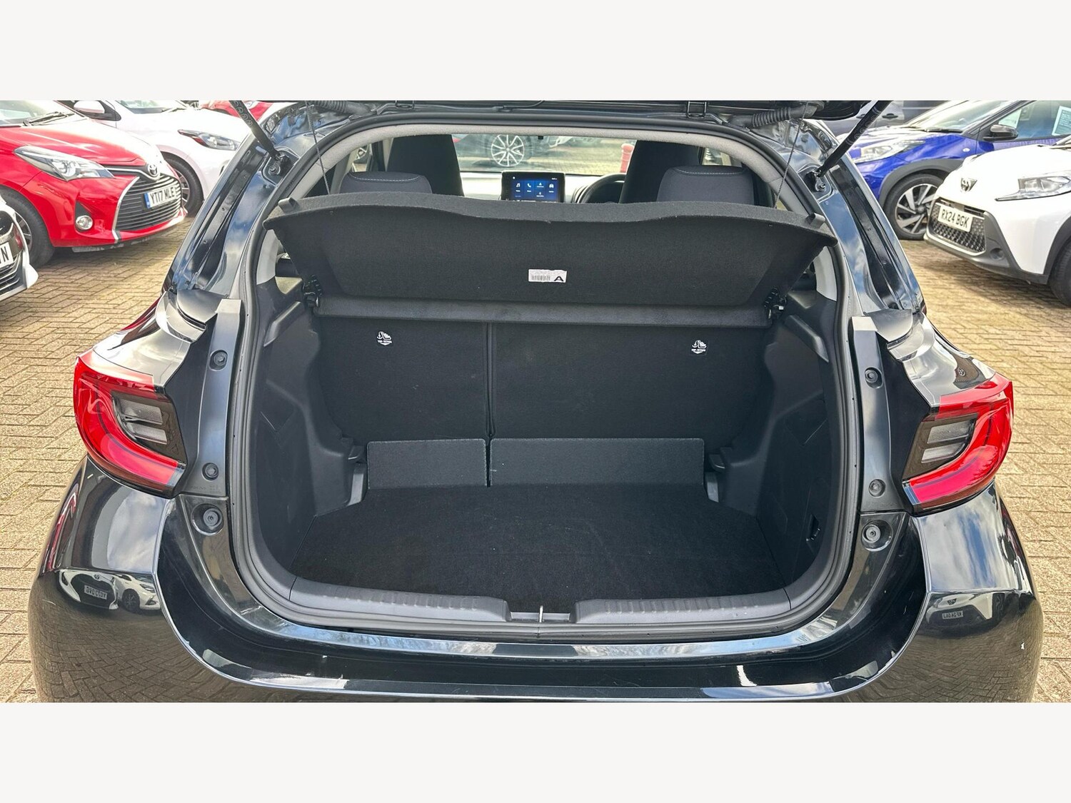 Used Toyota Yaris for sale - 77575404: Photo 16