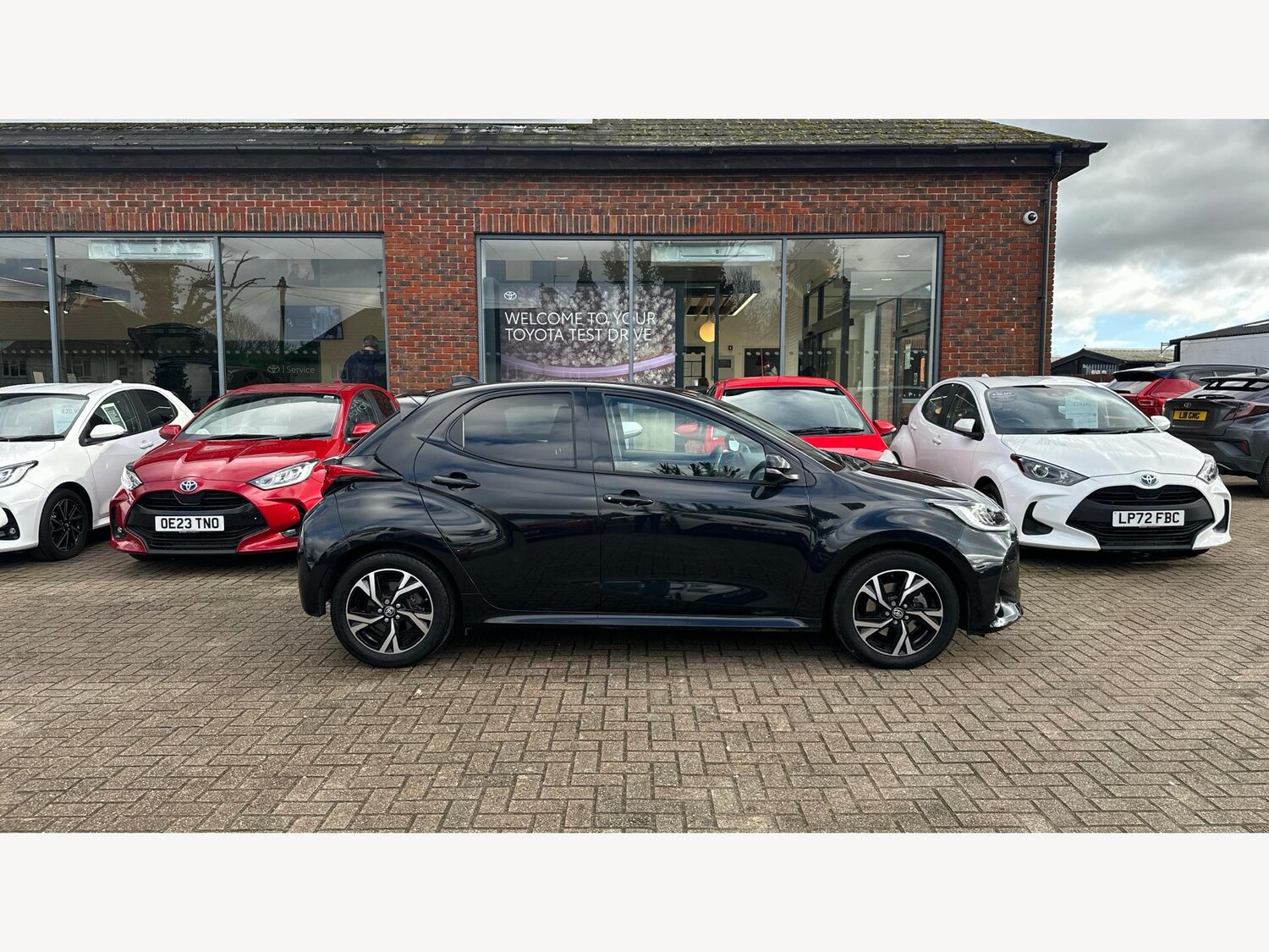 Used Toyota Yaris for sale - 77575404: Photo 18