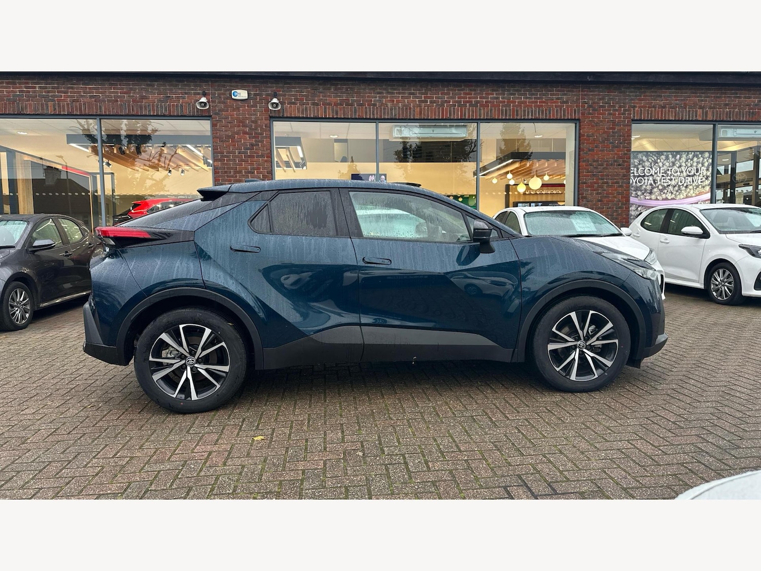 Used Toyota C-HR 2024 for sale - 76423017: Photo 18