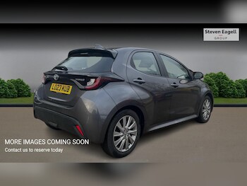 Used Toyota Yaris 2023 for sale - 77387378: Photo