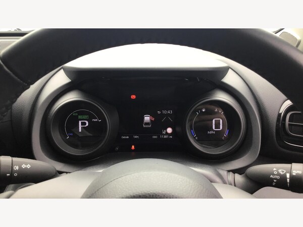 Used Toyota Yaris Cross 2024 for sale - 76259225: Photo 11