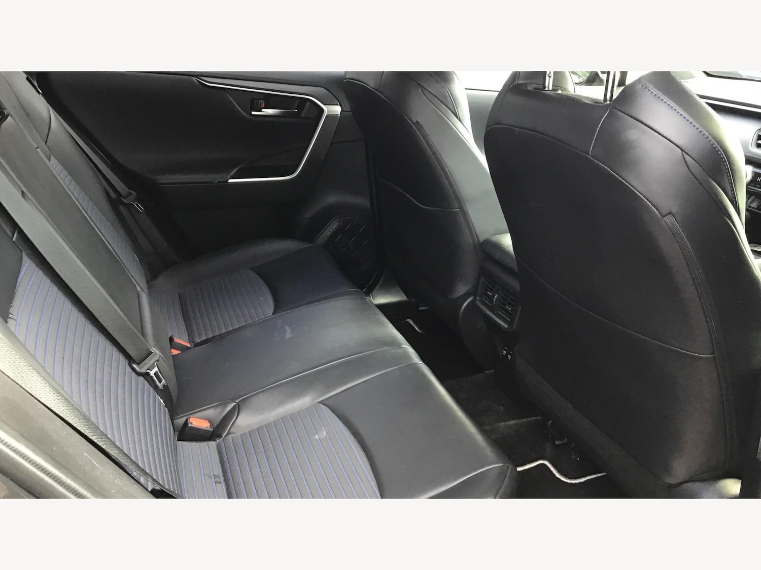 Used Toyota RAV4 2019 for sale - 76031332: Photo 14